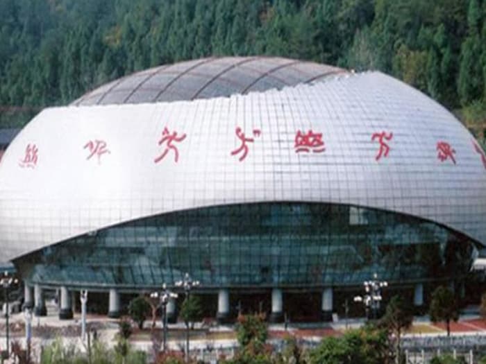 甘肃体育中心球形网架加工安装